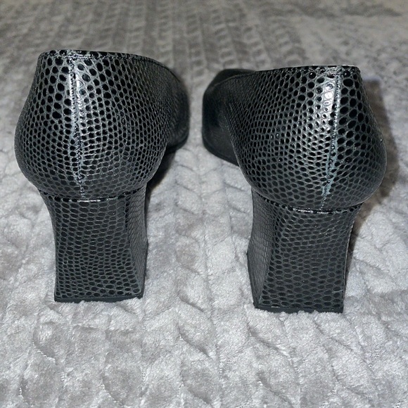 Stuart Weitzman Elegant Black Leather Women's Block/Chunky Heels. Size 6. - Picture 3 of 11